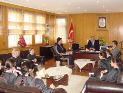 Büyükliman İlköğretim Okulu Voleybol Takımı, Kaymakam Arısoy’u Ziyaret Etti