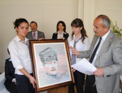 Atatürk’ün Hayatını Resme Döktüler