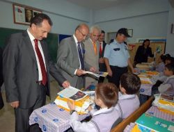 Bağcılar Belediyesi'nden Kırtasiye Yardımı
