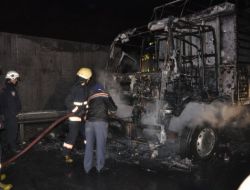 Elektrik Kontağından Çıkan Kıvılcım Kamyonu Kül Etti