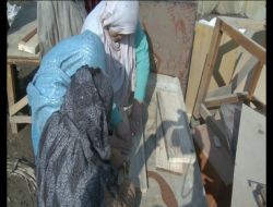 Afgan Kadın Marangozlar Erkeklere Taş Çıkartıyor