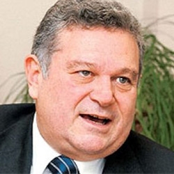 'Çok başlılık' istifası