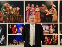 "GENÇ OYUNCULAR TİYATROYU SEVDİRDİ"