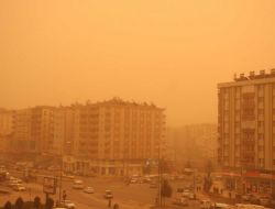 DİYARBAKIR'DA TOZ BULUTU