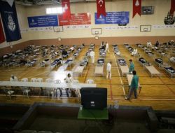 Sokakta Yaşayanlar Spor Salonuna Yerleştirildi