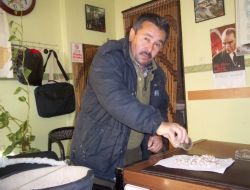 Çocuklarını Seyyar Satıcılık Yaparak Okutuyor