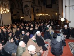 Bursalılar Necmettin Erbakan’ı Gözyaşlarıyla Andı