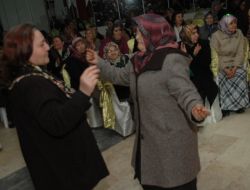 Polatlı Belediyesi Kadınlar Gününde Bin Tane Karanfil Dağıttı