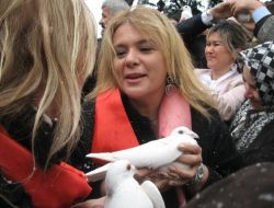 Kadınlar, Barış Ve Özgürlük İçin Güvercin Uçurdu