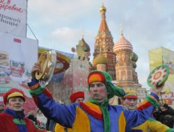 Kızıl Meydan'da Maslenitsa Şenlikleri İle Kışa Veda