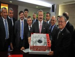 Bakan Çağlayan, '2010 Şanghay Dünya Fuarı' Alanını Gezdi