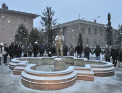 Kars’taki Heykelin Yıkım Kararını Protesto Ettiler