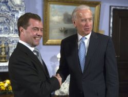 BİDEN'DAN MEDVEDEV'E İLTİFAT