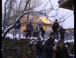 Alevler İçinde Kalan Gecekonduda Umutlar Kül Oldu