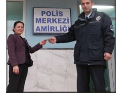 Polis Memuru, Yolda Bulduğu Paranın Sahibini Bulmak İçin Büyük Çaba Harcadı