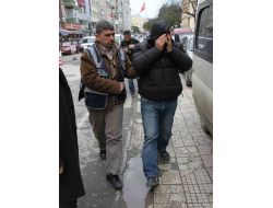 5,5 KİLO ESRARI CAMDAN ATAN ŞÜPHELİ