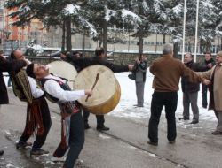 Kastamonu Üniversitesi Rektörü'nün Arkasından Davul Zurna Çaldılar
