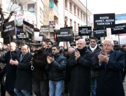 Bursalı Gazeteciler, Şener Ve Şık'ın Tutuklanmasını Protesto Etti