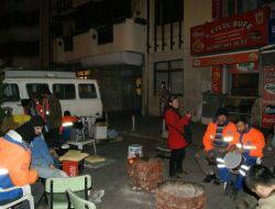 İşten Çıkarılan İşçiler 16 Gündür Konak Belediyesi Önünde Sabahlıyor