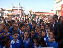 İzmir Emniyet Müdürü Yılmaz, Okuma Yazmayı Öğrendiği Okulda 'kardeş Okul' Projesini Başlattı