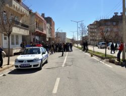 Mahalleli, Sürücü Adaylarının Neden Olduğu Kazalar Yüzünden Yolu Trafiğe Kapadı