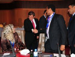 El Cezire'nin Yıllık Forumuna Katılan Gençlerle Görüştü