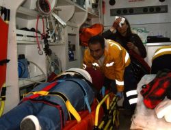 İZMİR'DE KAZA: 2 ÖLÜ, 6 YARALI