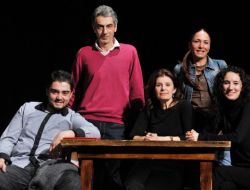 Adt’den Duygu Yüklü Oyun: Sırça Kümes