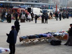Pazarcılar, Tezgahlarını Belediye Hoparlöründen Yapılan Duayla Açıyor