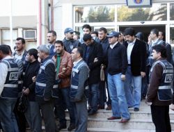 ÇEK SENET ÇETESİ ÜYELERİ ADLİYEYE SEVK EDİLDİ