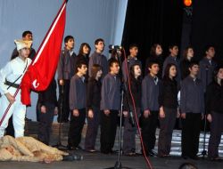 Kaymakamın Yazdığı İstiklal Marşı Oratoryosunu Sahnelendiren Öğrenciler Duygulandırdı
