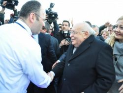 Süleyman Demirel Tatlıses'i Ziyaret Etti