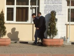 Sadaka Kutusunu Çalan Hırsızı Vatandaşlar Yakaladı