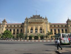 Myanmar, Yangon Şehrindeki Bir Budist Tapınak