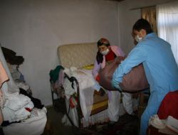 Adapazarı Belediyesi Bakıma Muhtaç Vatandaşların Evini Temizliyor