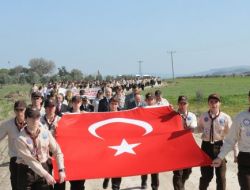 Türk Okulu Öncülüğünde Çanakkale'ye Gelen Ugandalı İzci Şehitler İçin Yürüdü