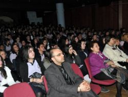 Çanakkale Şehitlerini Anlatan Tiyatro İzleyenleri Duygulandırıyor