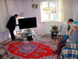 Freni Boşalan Otobüs, Evin Salonuna Girdi