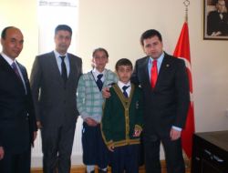 Deneme Sınavında Dereceye Giren Öğrenciler Ödüllendirildi