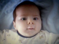 2 Yaşındaki Erol, 20 Aydır Kuvözde Yaşam Savaşı Veriyor