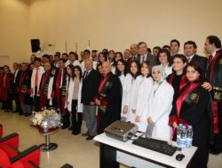 Rize’de Genç Hekimlere Törenle Beyaz Önlükleri Giydirildi