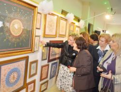 Halk Eğitim Merkezi Kursiyerlerinin Tezhip Sergisi Büyüledi