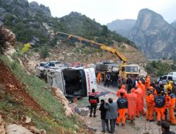 Seminere Götüren Otobüs Kaza Yaptı!