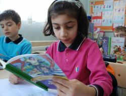 Öğrenciler 20 Dakika Kitap Okuduktan Sonra Derse Başlıyor