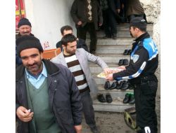 Polis, Çanakkale Şehitleri Günü Nedeniyle Şeker Ve Lokum İkramı Yaptı