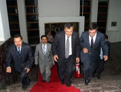 Bakanlar 'Yüzen Adalar'ı Gezdi!