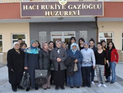 Mhp’li Kadınlar Yaşlıları Ziyaret Etti