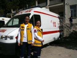Bayan Paramedikler Hem Ambulans Kullanıyor Hem De Hastalara Müdahale Ediyor