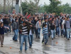 Nevruz Bitti Taşlar Çıktı