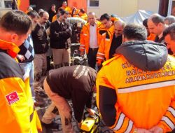 Küçükcekmece'de Sivil Savunma Eğitim Kampında